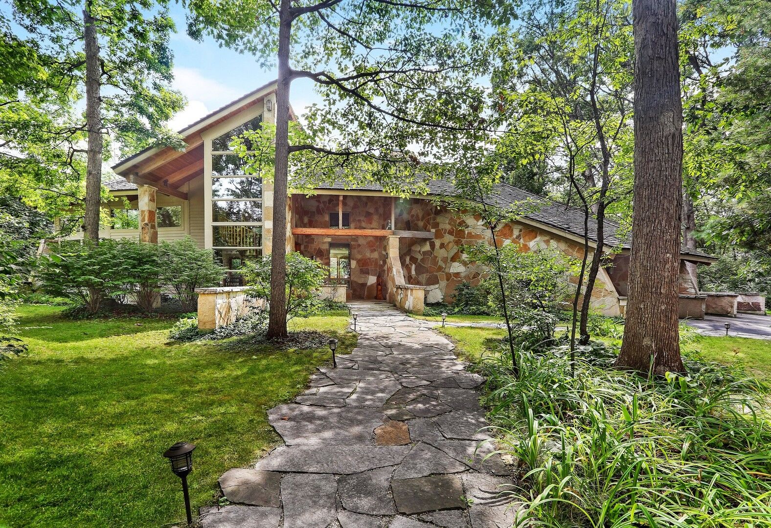 Property Photo: 3111 Heritage Oaks Lane IL 60523