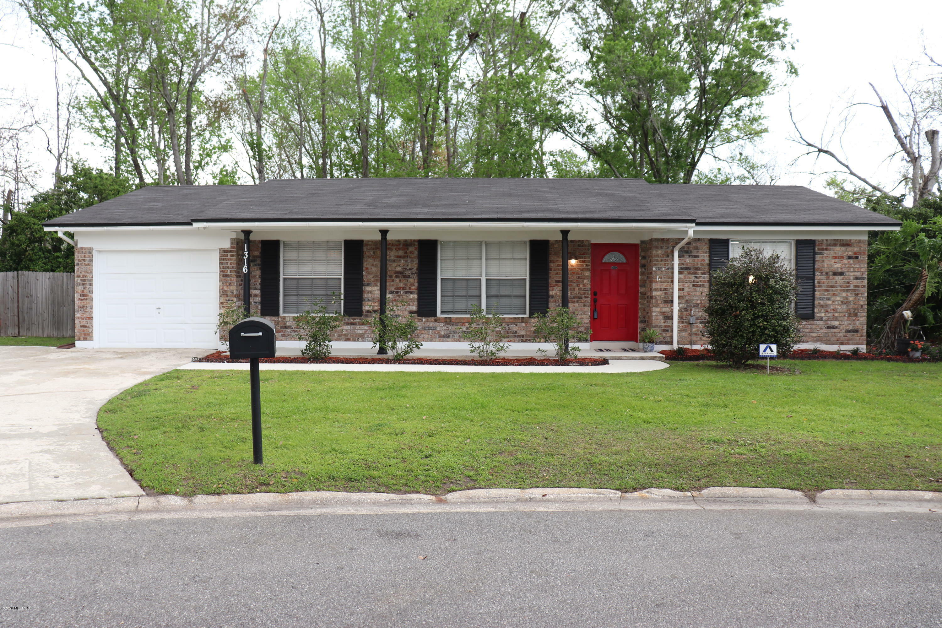 Property Photo:  1316 Elk Court N  FL 32073 