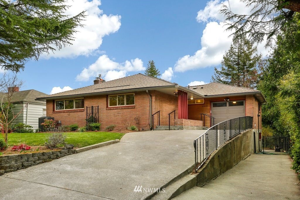 Property Photo: 2015 NE 104th Street WA 98125