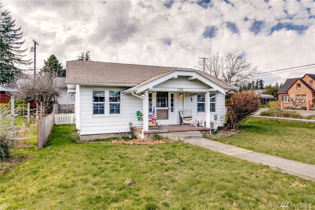 Property Photo:  122 Orchard Ave N  WA 98328 