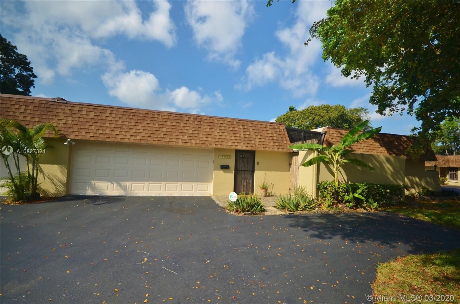 Property Photo: 18804 W Lake Dr FL 33015