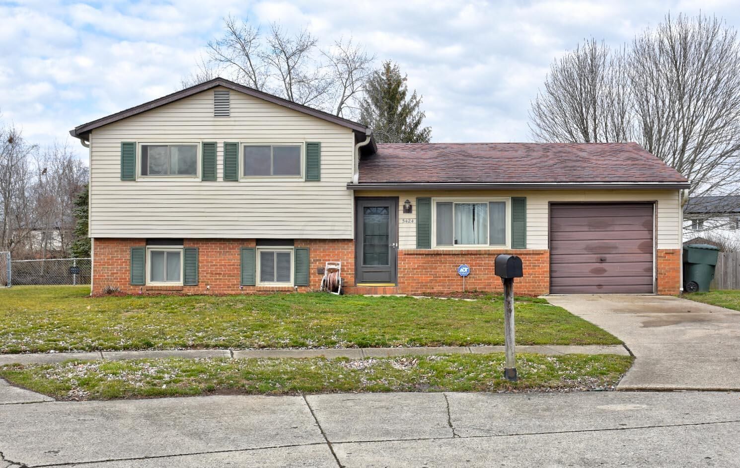 Property Photo: 5424 Adderley Avenue OH 43232