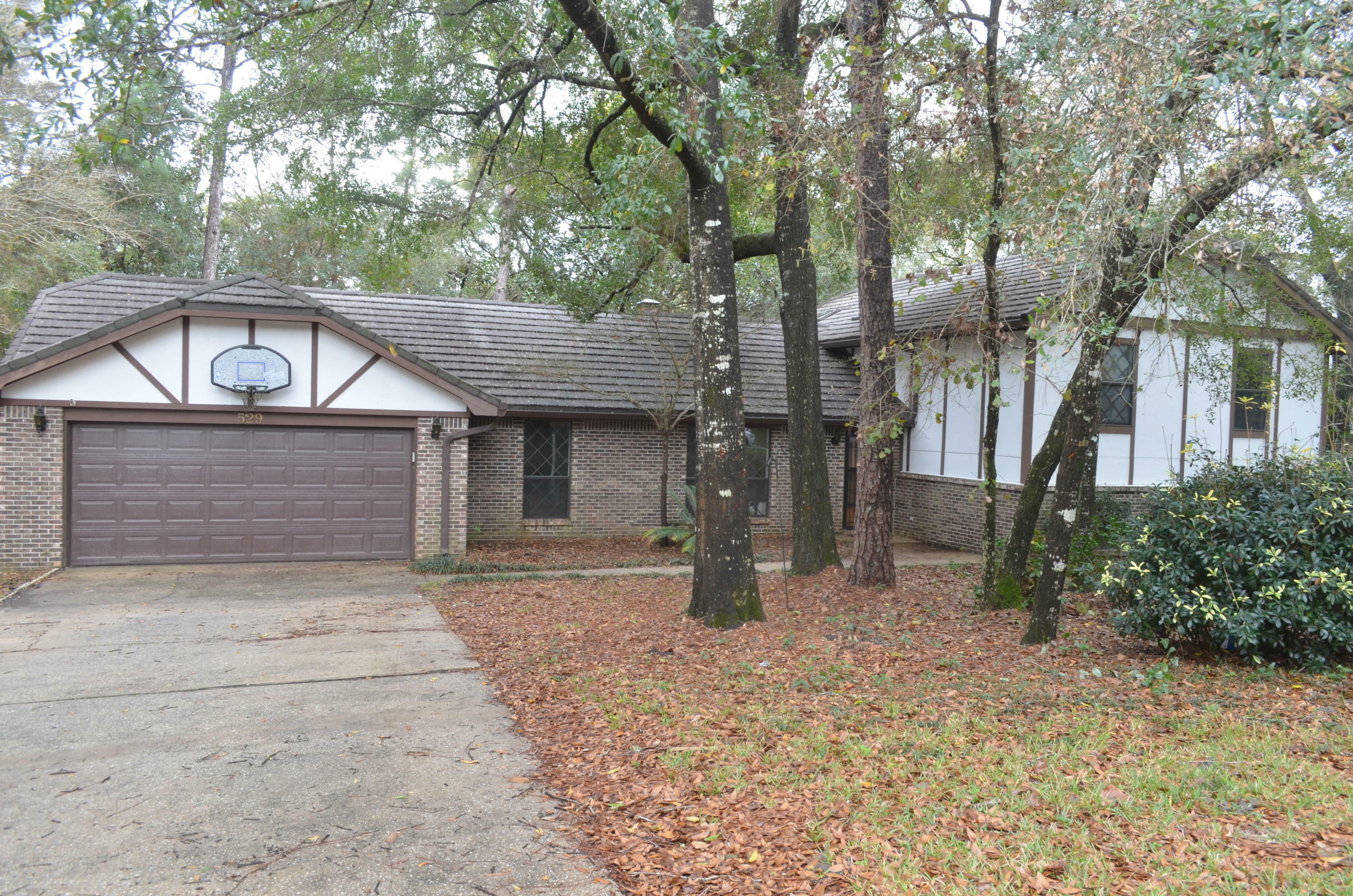 Property Photo:  529 Golf Course Drive  FL 32578 