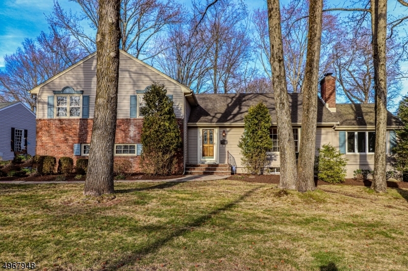 Property Photo:  1923 Winding Brook Way  NJ 07076 