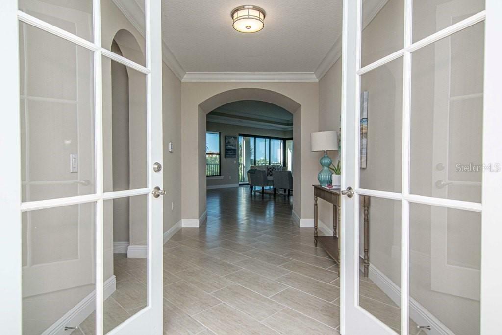 Property Photo:  5719 Yeats Manor Drive 202  FL 33616 