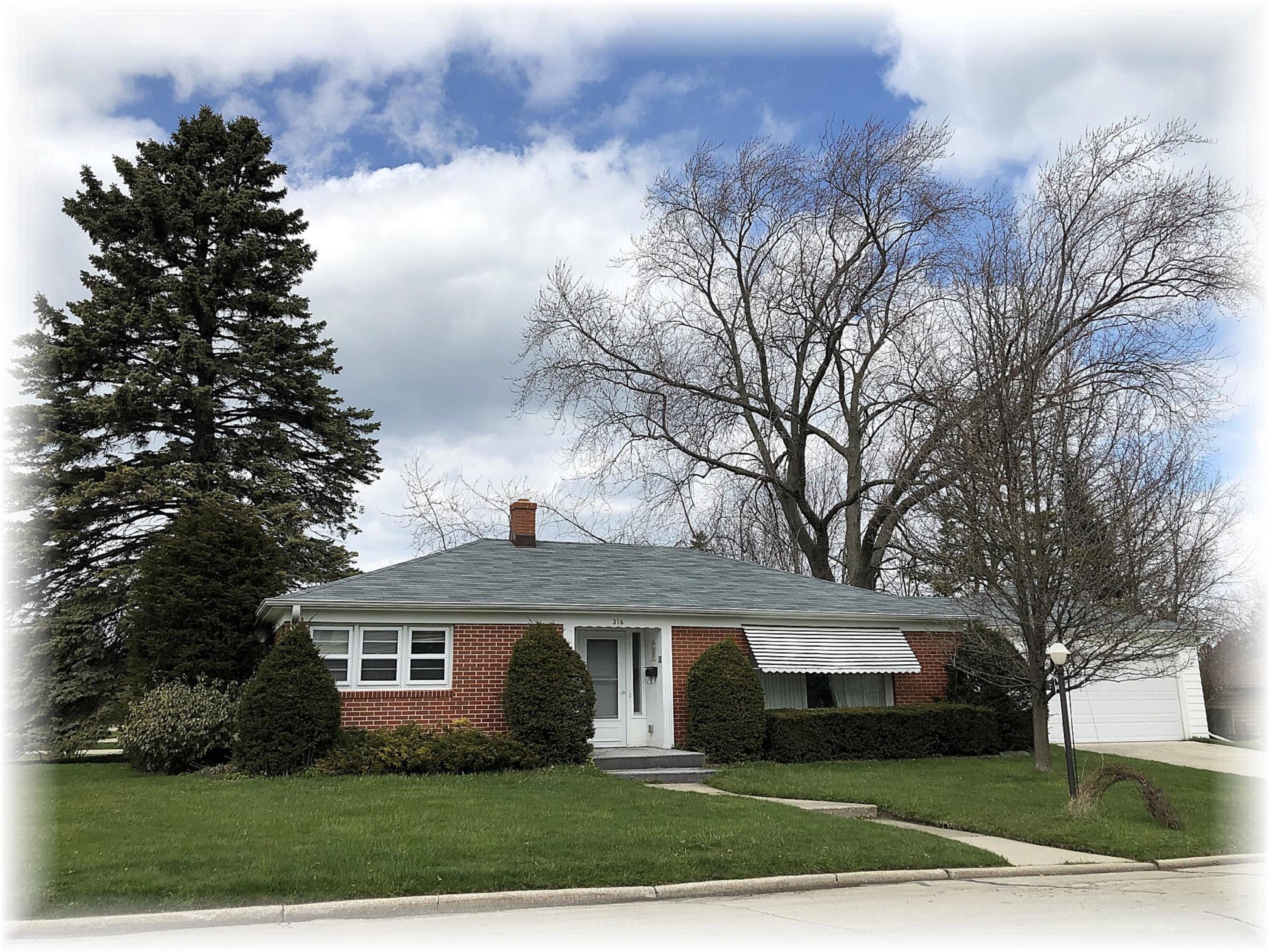 Property Photo: 316 Lombard Ave WI 53402