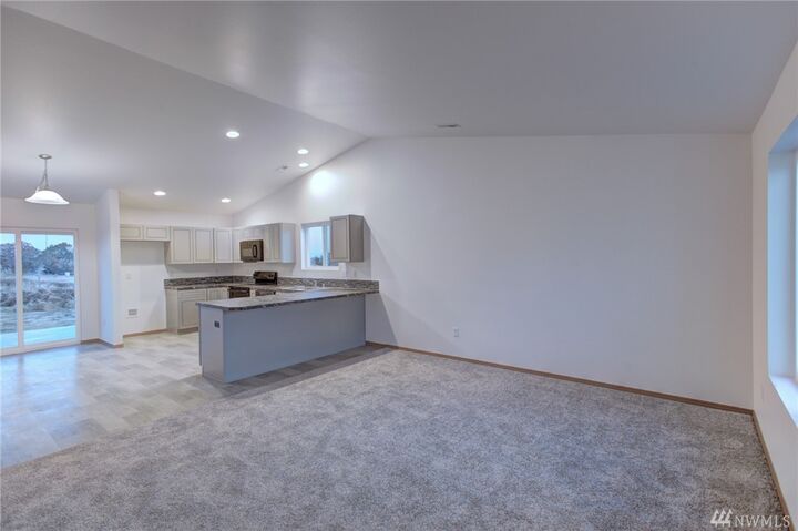 Property Photo: 624 Kimberly Ave WA 99357