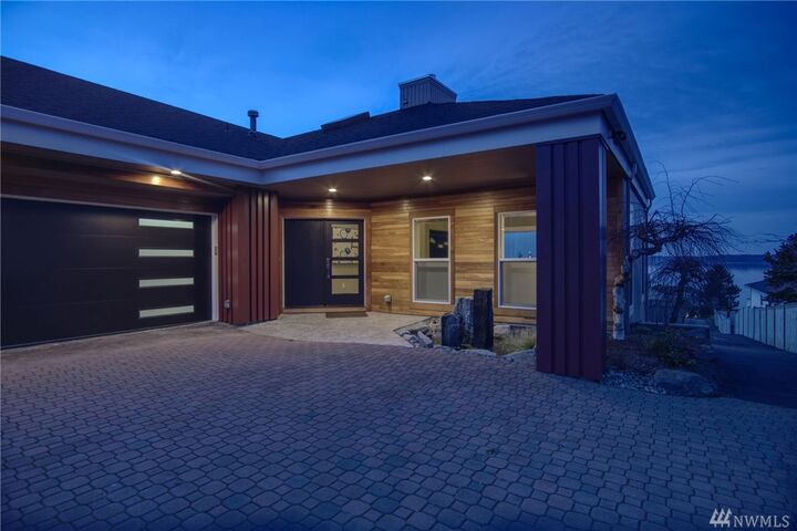 Property Photo:  1247 SW 296th Street  WA 98023 