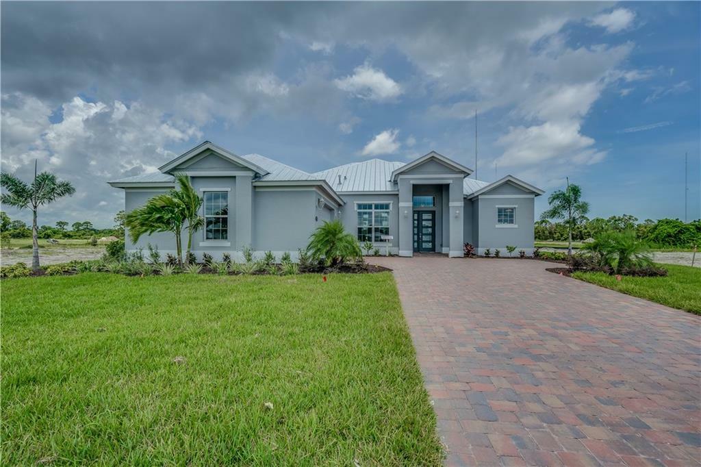 Property Photo:  317 11th Square SW  FL 32962 