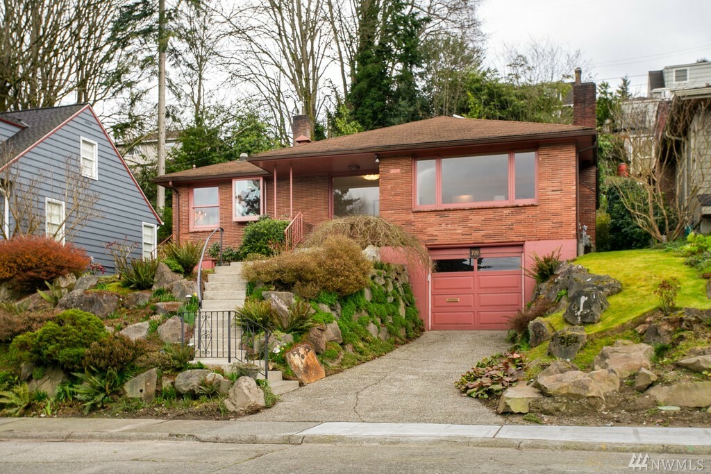 Property Photo:  709 W Dravus St  WA 98119 