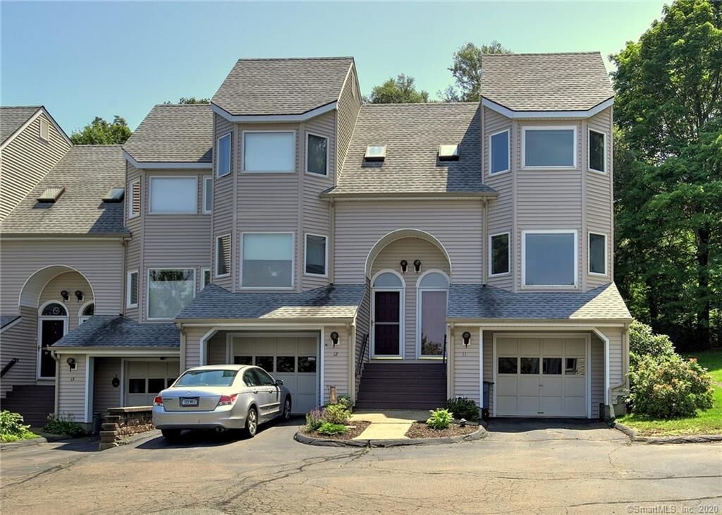 Property Photo:  11 Lakeview Drive 11  CT 06405 