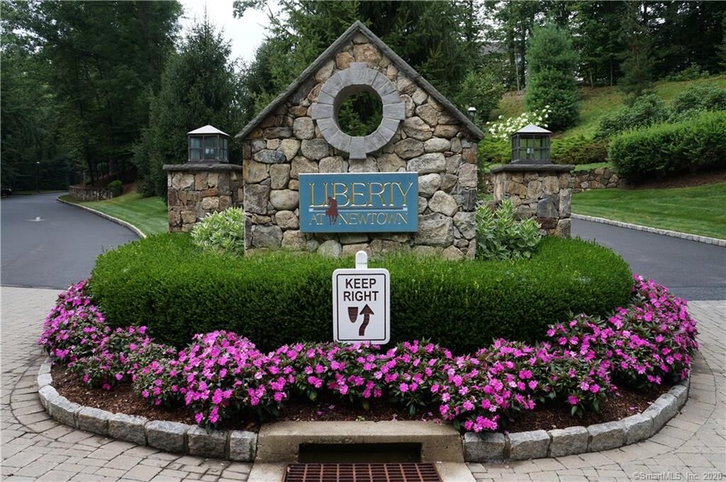 Property Photo:  33 Jo Al Court 33  CT 06470 