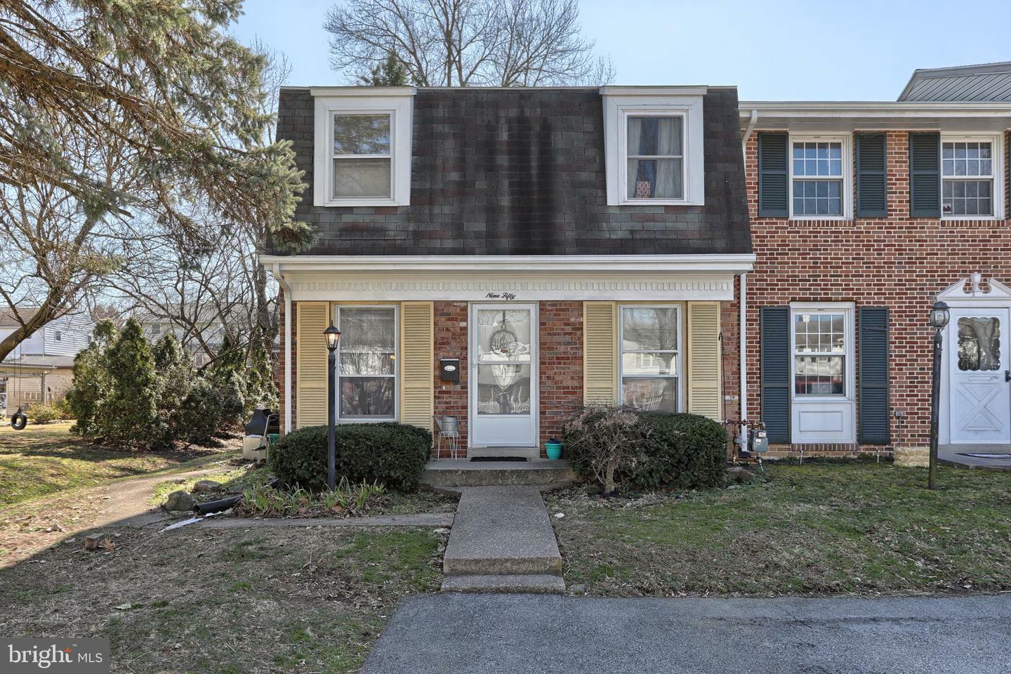 Property Photo: 950 E Maple Street PA 17078