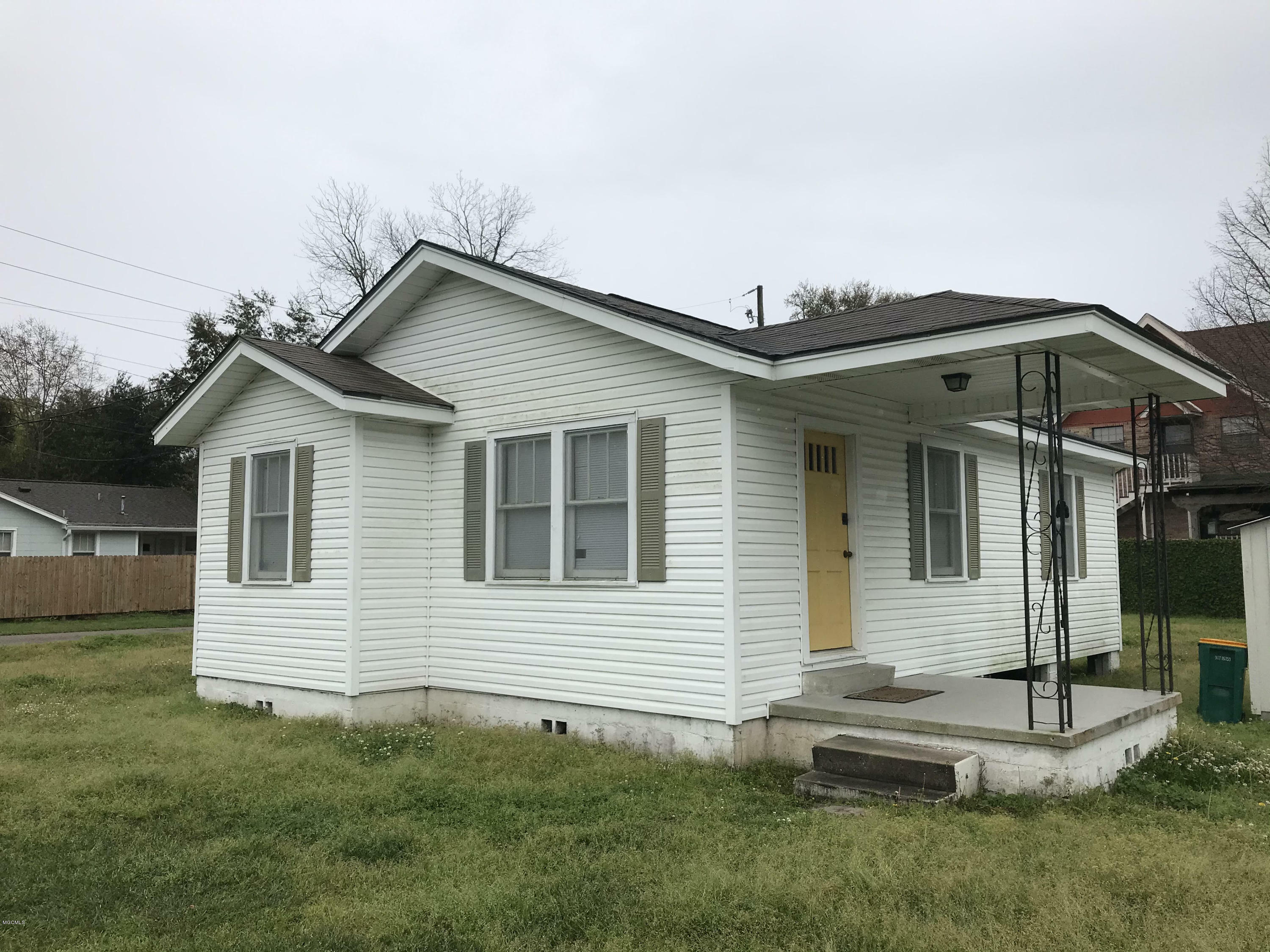 Property Photo:  1901 Southern Avenue  MS 39531 