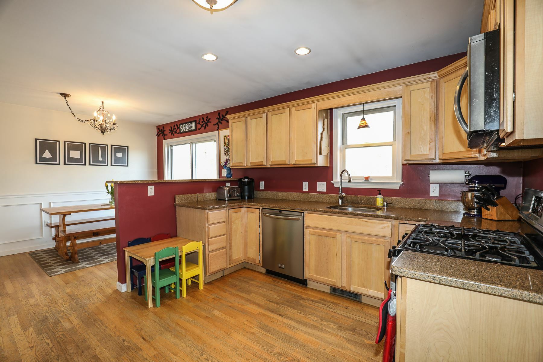 Property Photo: 18 Norris Court NH 03042