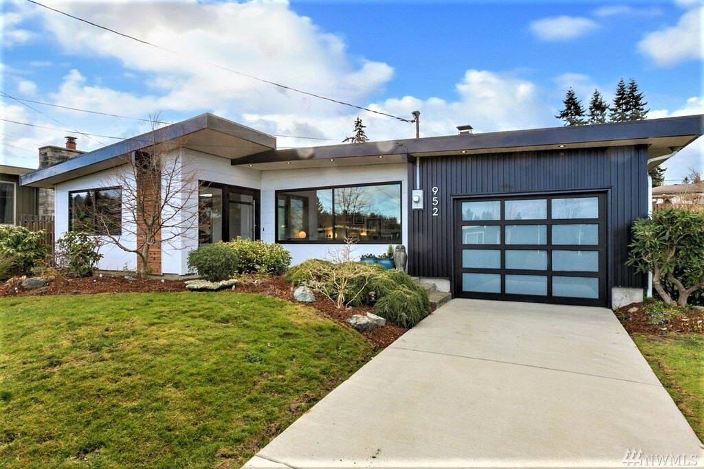 Property Photo: 952 Daley St WA 98020