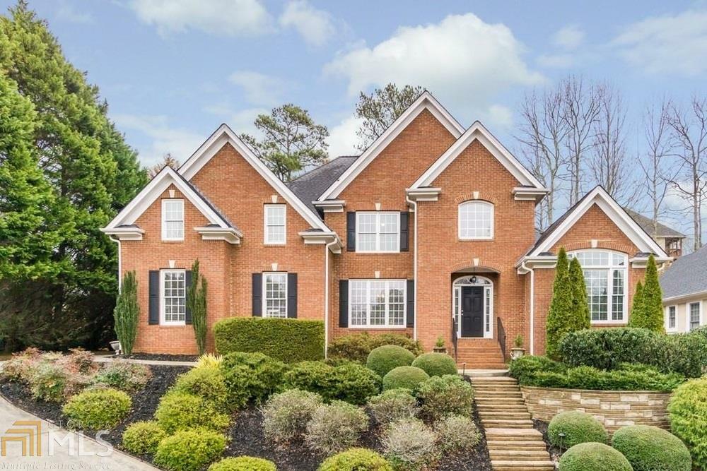 Property Photo: 425 Wilde Green Dr GA 30075