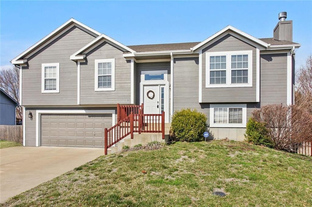 Property Photo: 575 River Falls Road KS 66111