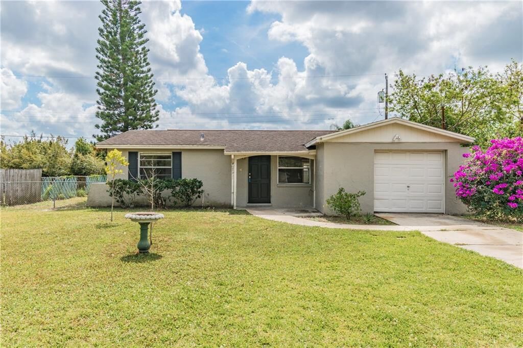 Property Photo: 6025 Florida Circle S FL 33572
