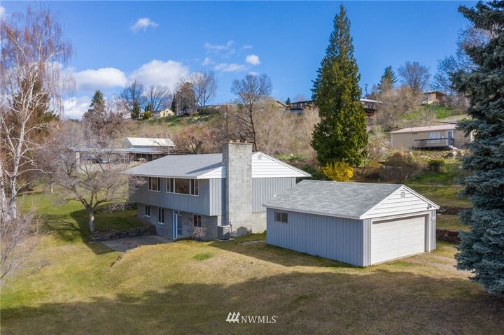 Property Photo:  2131 NW Cascade Avenue  WA 98802