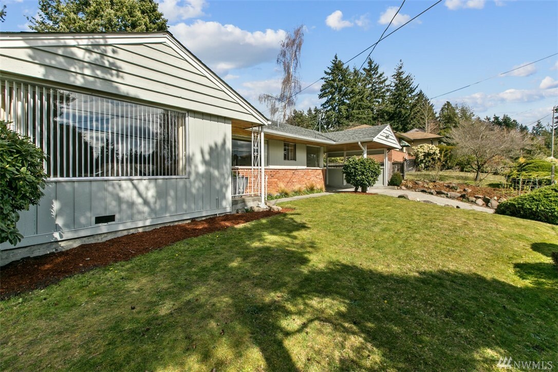 Property Photo:  318 N 137th  WA 98133 