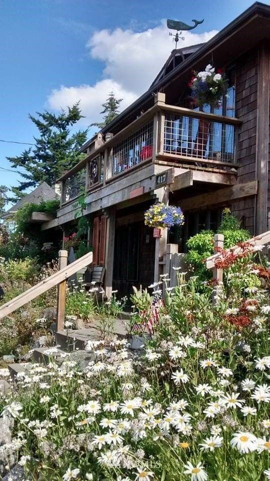 Property Photo:  417  1st Street  WA 98260 