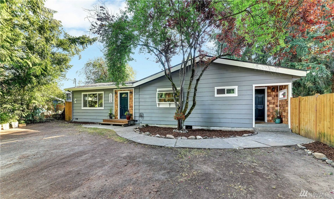 Property Photo:  18504 171st Place NE  WA 98072 