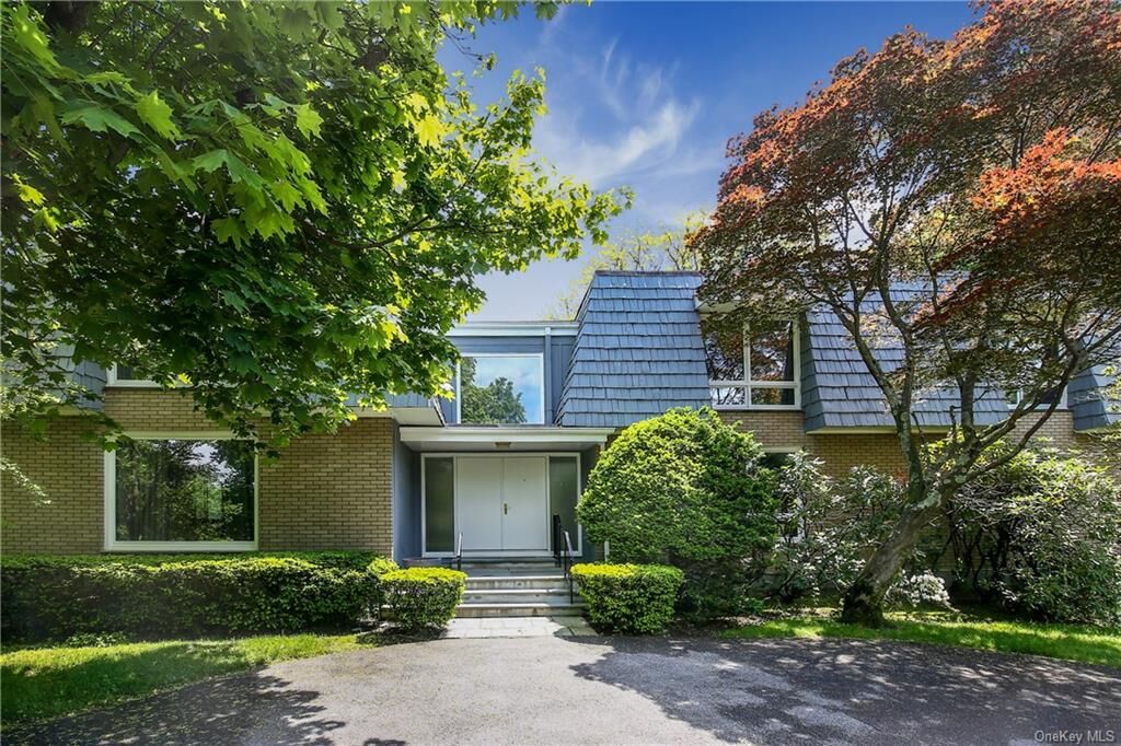 Property Photo:  621 West Street  NY 10528 