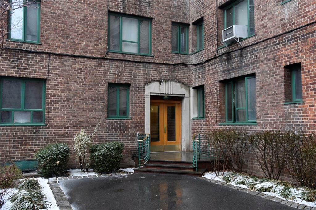 Property Photo: 1566 Unionport Road 7H NY 10462