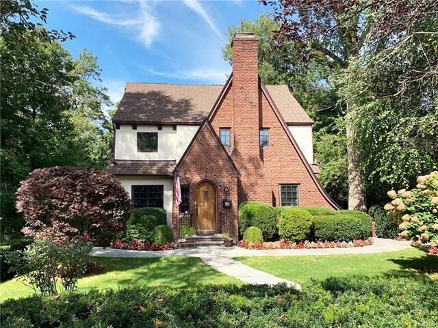 5 Saxon Woods Pk Drive  White Plains NY 10605 photo