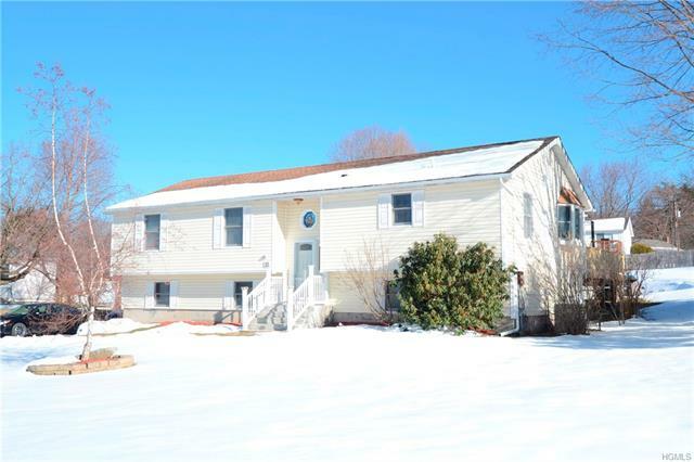 Property Photo:  10 Wedgewood  NY 10940 