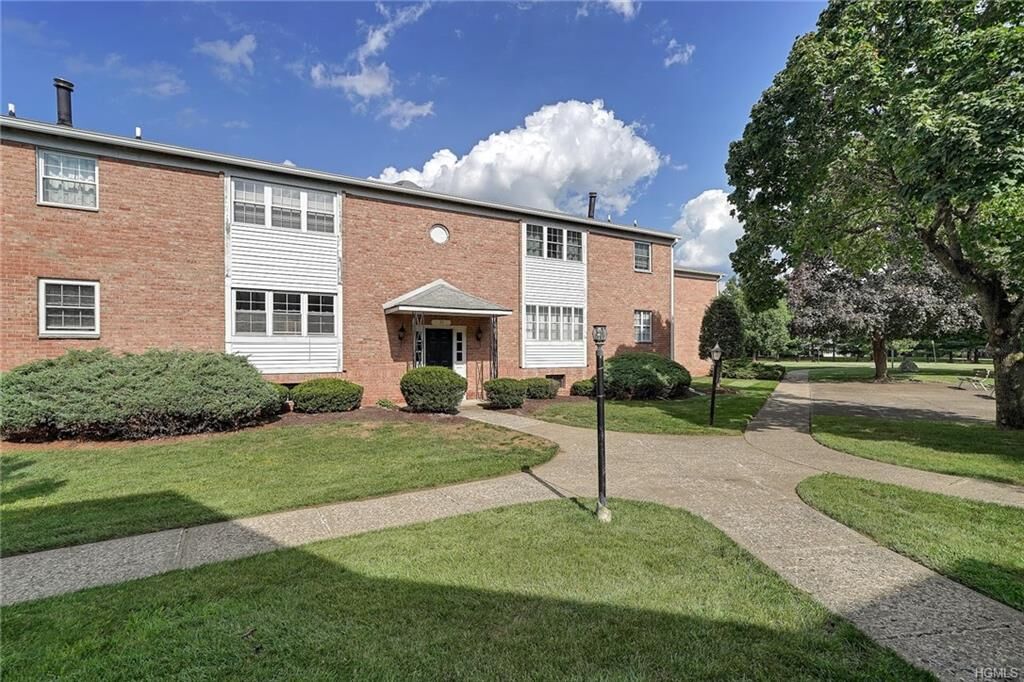 Property Photo:  35 Weathervane Drive 10  NY 10992 