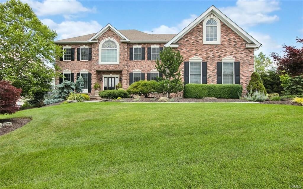 Property Photo:  8 Stahl Way  NY 10950 