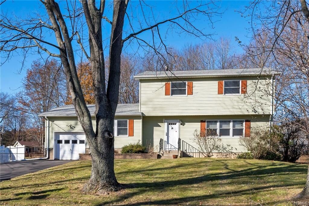 4 bed Chester home for sale 17 Bridle Lane, Chester, NY 10918