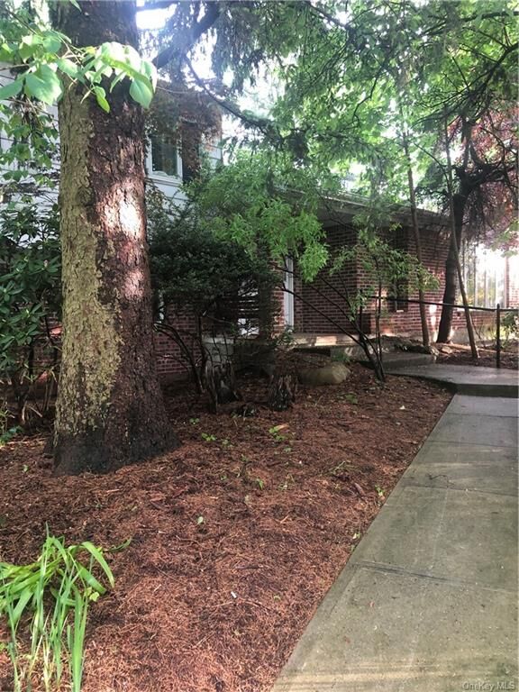 Property Photo:  7 Boxwood Lane  NY 10952 
