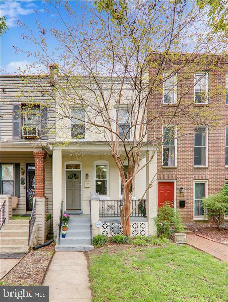 Property Photo:  443 17th Street SE  DC 20003 