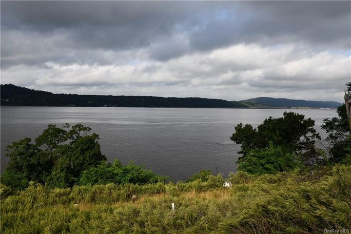 11 Fairlawn Avenue  Dobbs Ferry NY 10522 photo