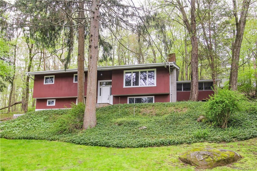 Property Photo:  28 Watch Hill Road  NY 10520 