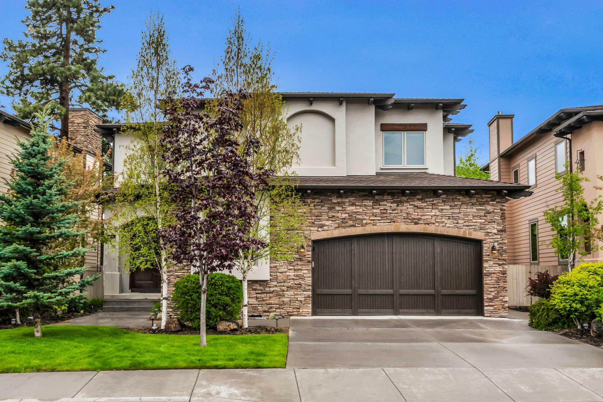 Property Photo:  60986 Woods Valley Place  OR 97702 