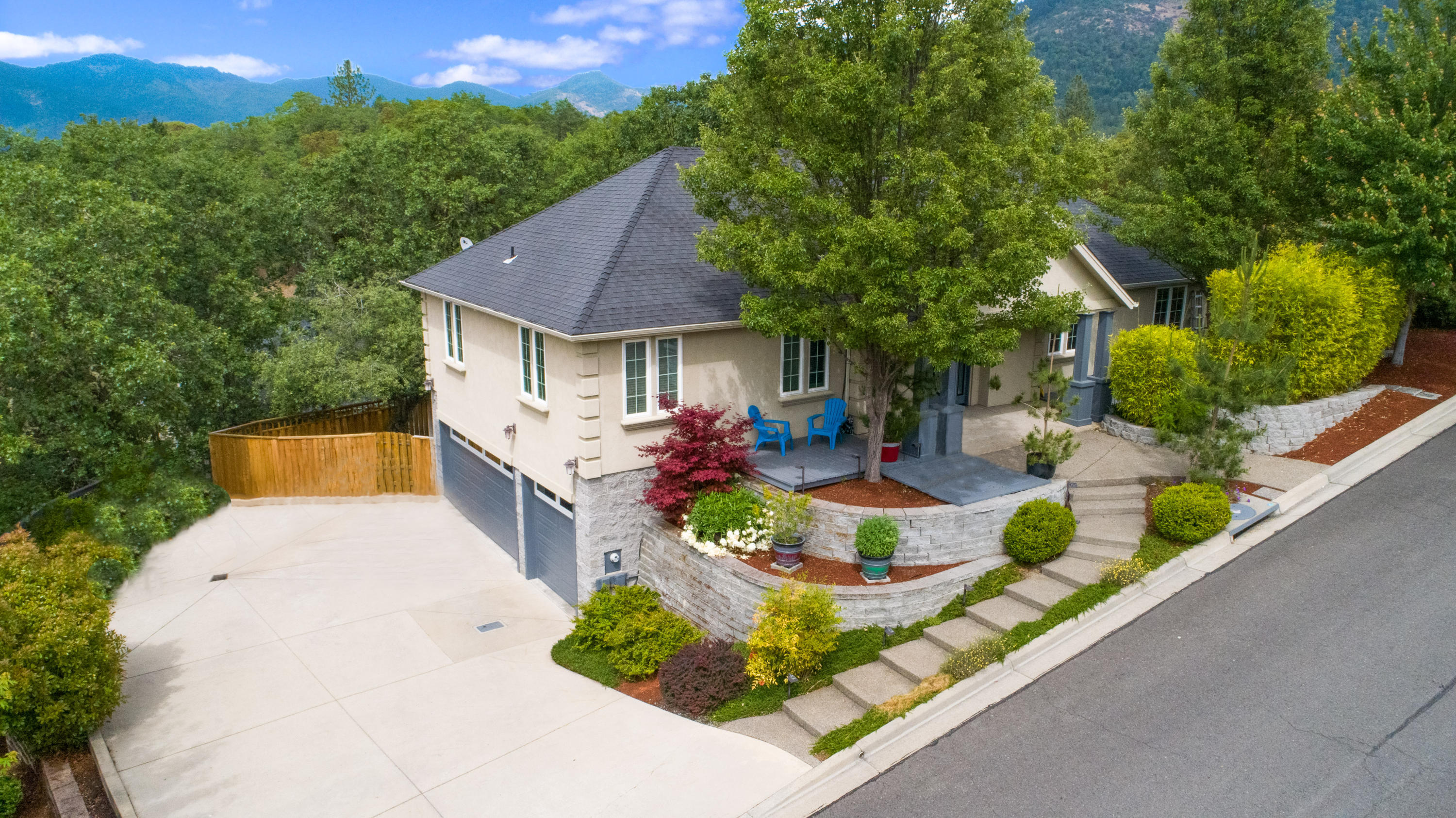 Property Photo: 2249 SE Elderberry Lane OR 97527