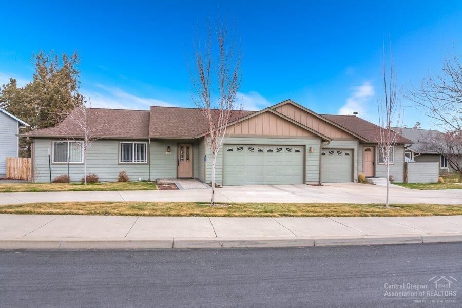 Property Photo: 1268 SW Rimrock Way OR 97756
