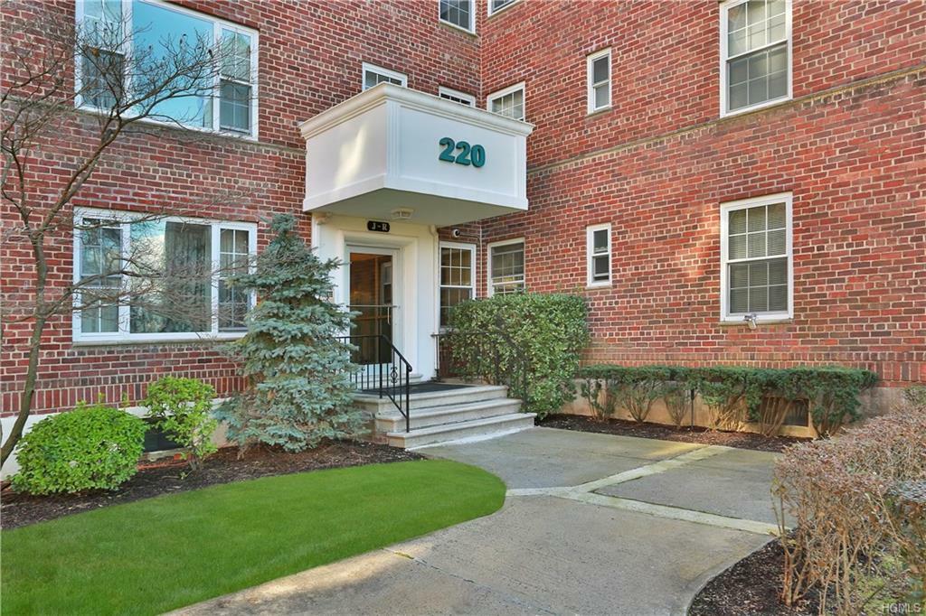 Property Photo:  220 Pelham Road 4J  NY 10805 