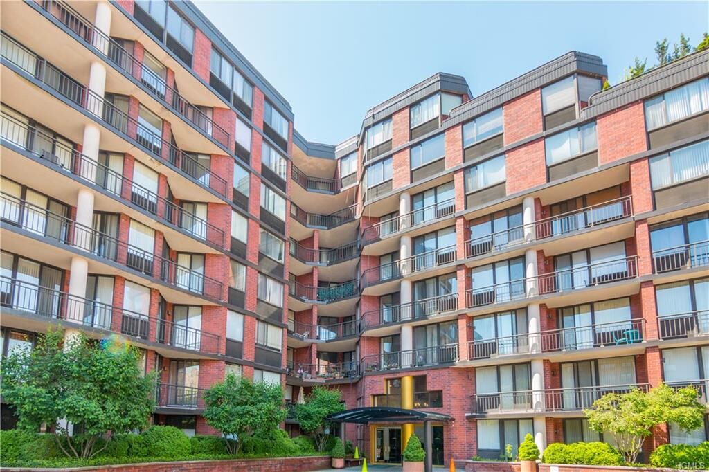 Property Photo:  50 E Hartsdale Avenue 4M  NY 10530 