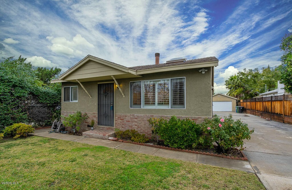 Property Photo:  22423 Clarendon Street  CA 91367 