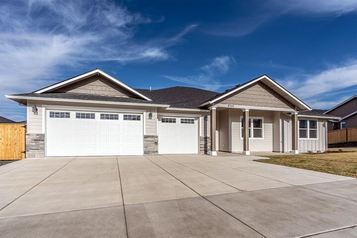 4789 Hathaway Drive  Medford OR 97504 photo