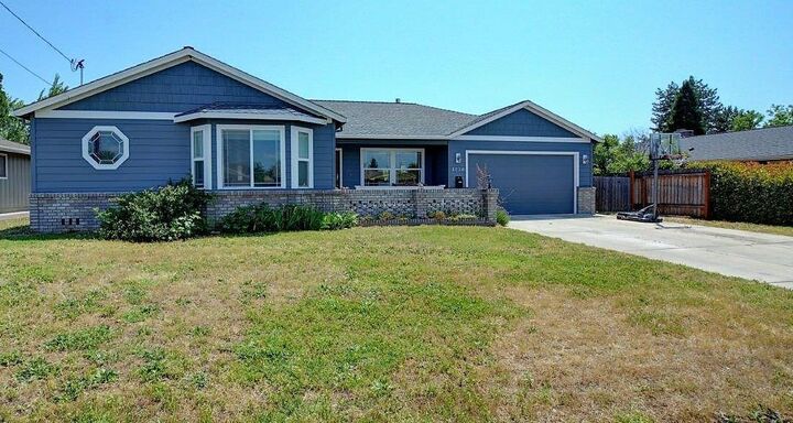 1730 Brookhurst Street  Medford OR 97504 photo