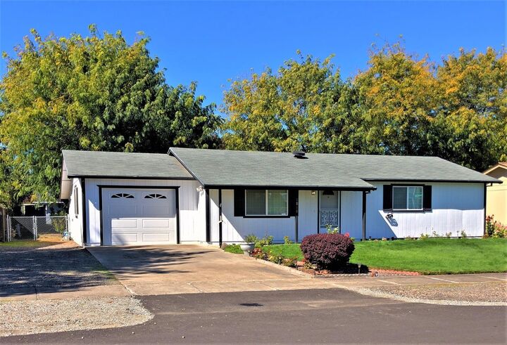 1818 Lillian Street  Medford OR 97501 photo