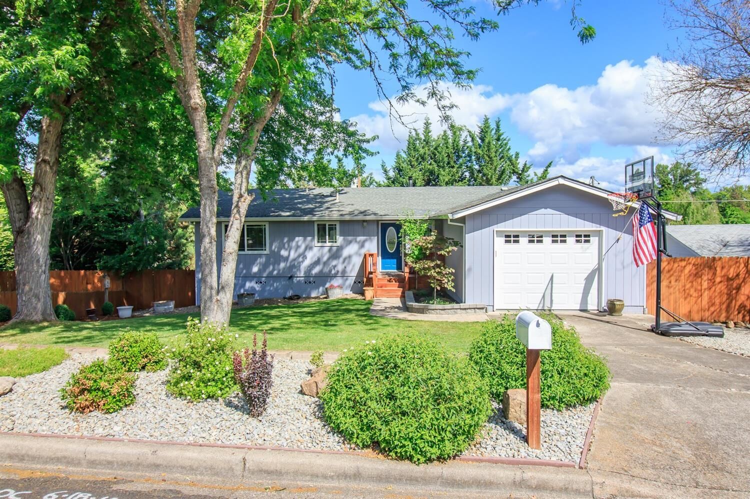 Property Photo: 348 Rodale Drive OR 97524