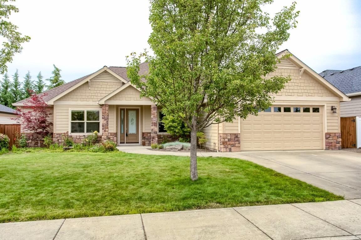 Property Photo: 995 Pumpkin Ridge Drive OR 97524