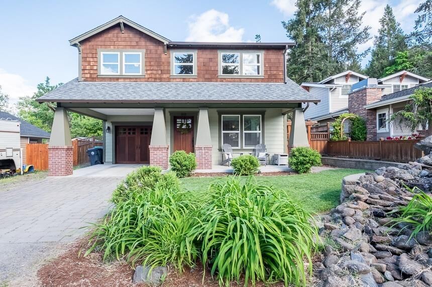 Property Photo:  315 S 4th Street  OR 97530 